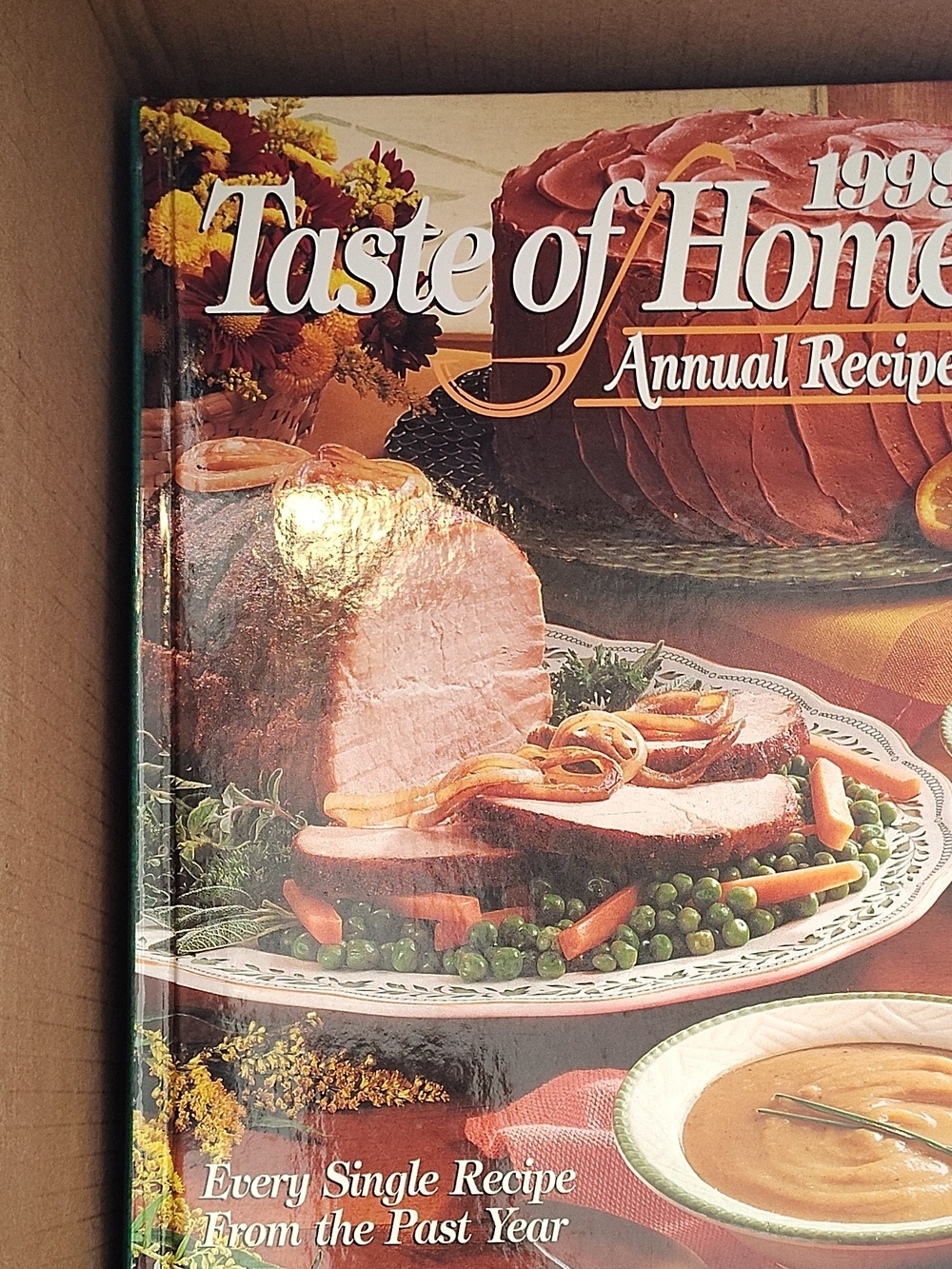 Taste of Home Annual Recipes Cookbook - Red & Green Cover